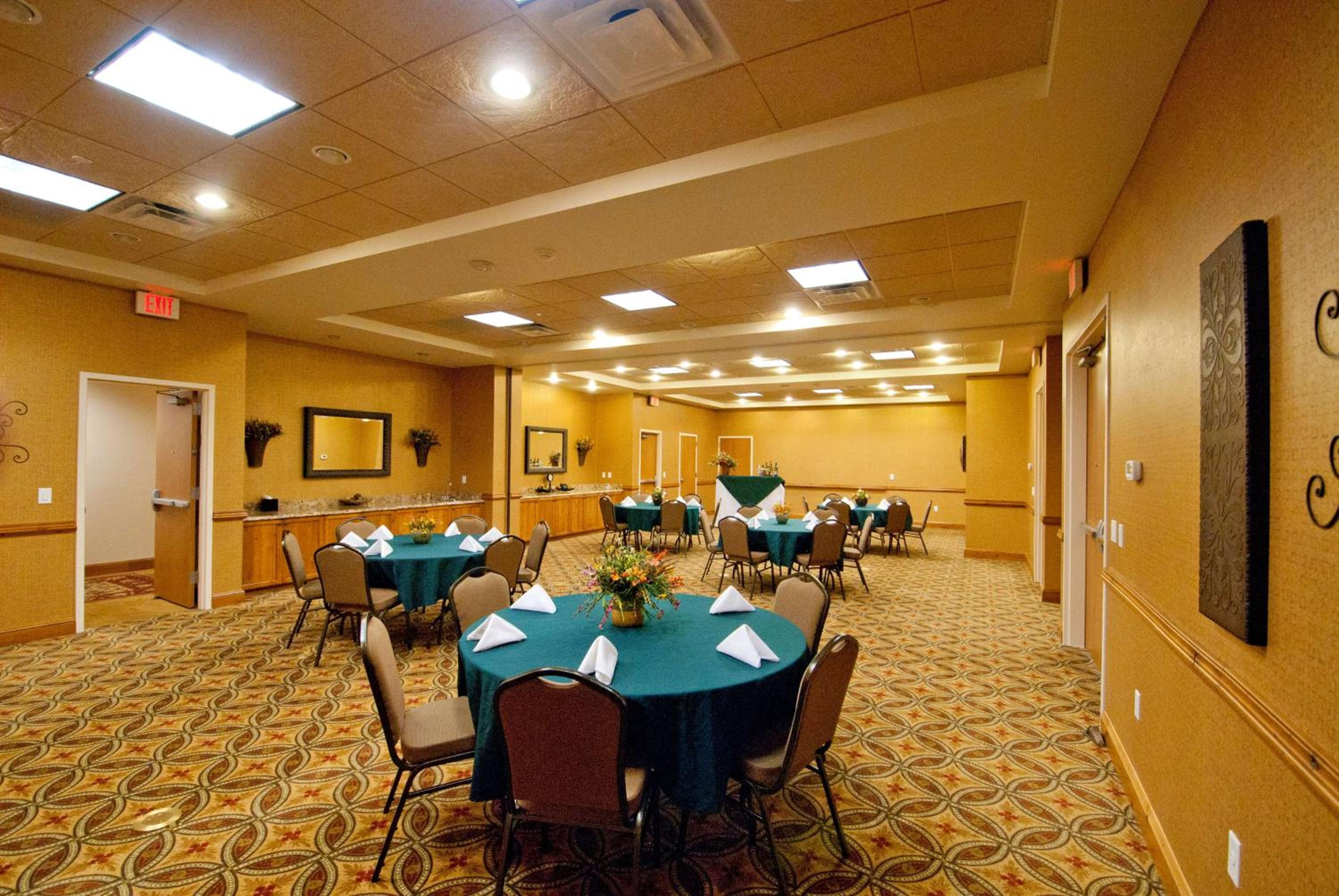 Buffalo Vacations - Hampton Inn  Suites Buffalo - Property Image 4