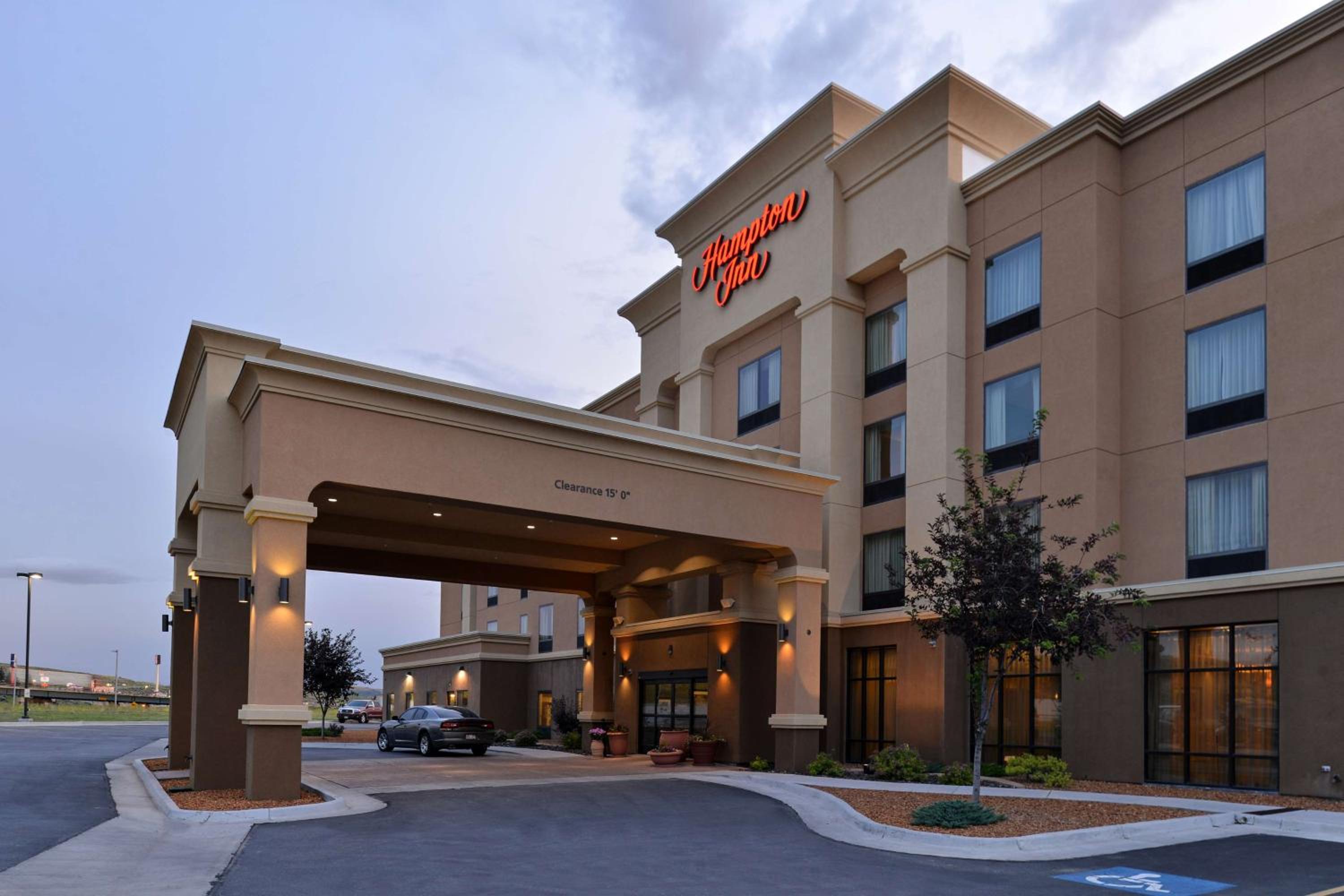 Evanston Vacations - Hampton Inn Evanston - Property Image 1