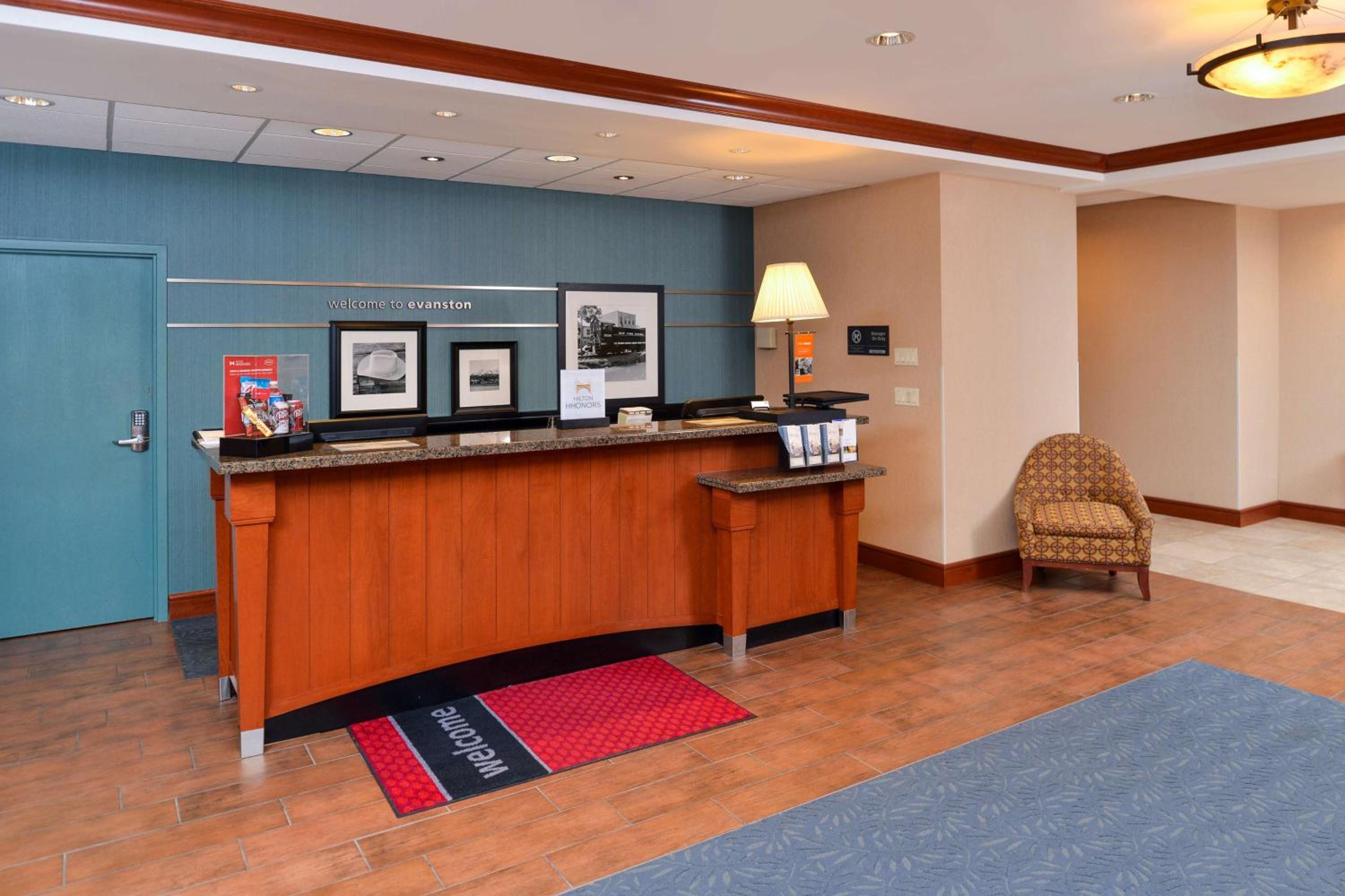 Evanston Vacations - Hampton Inn Evanston - Property Image 3