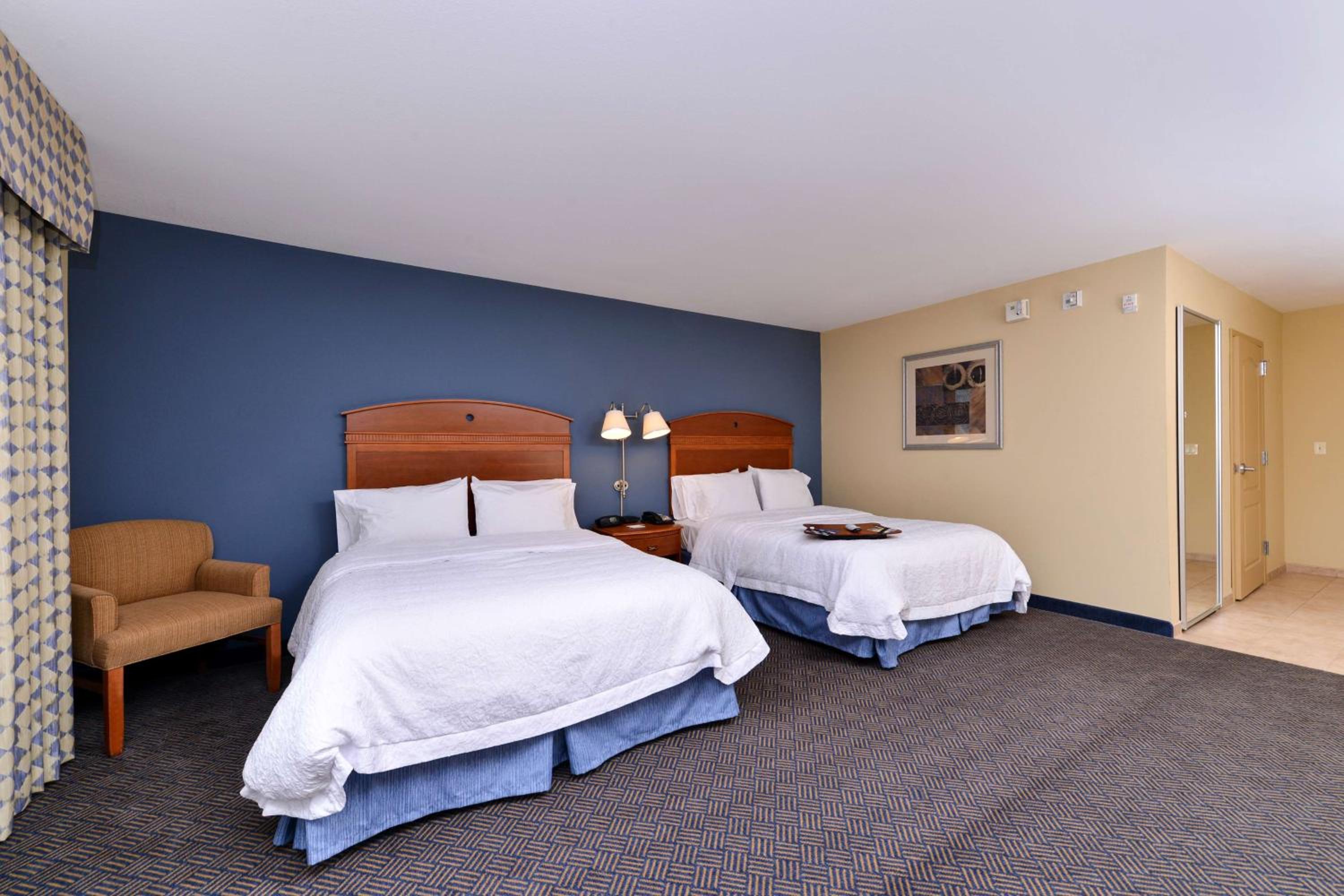 Evanston Vacations - Hampton Inn Evanston - Property Image 3