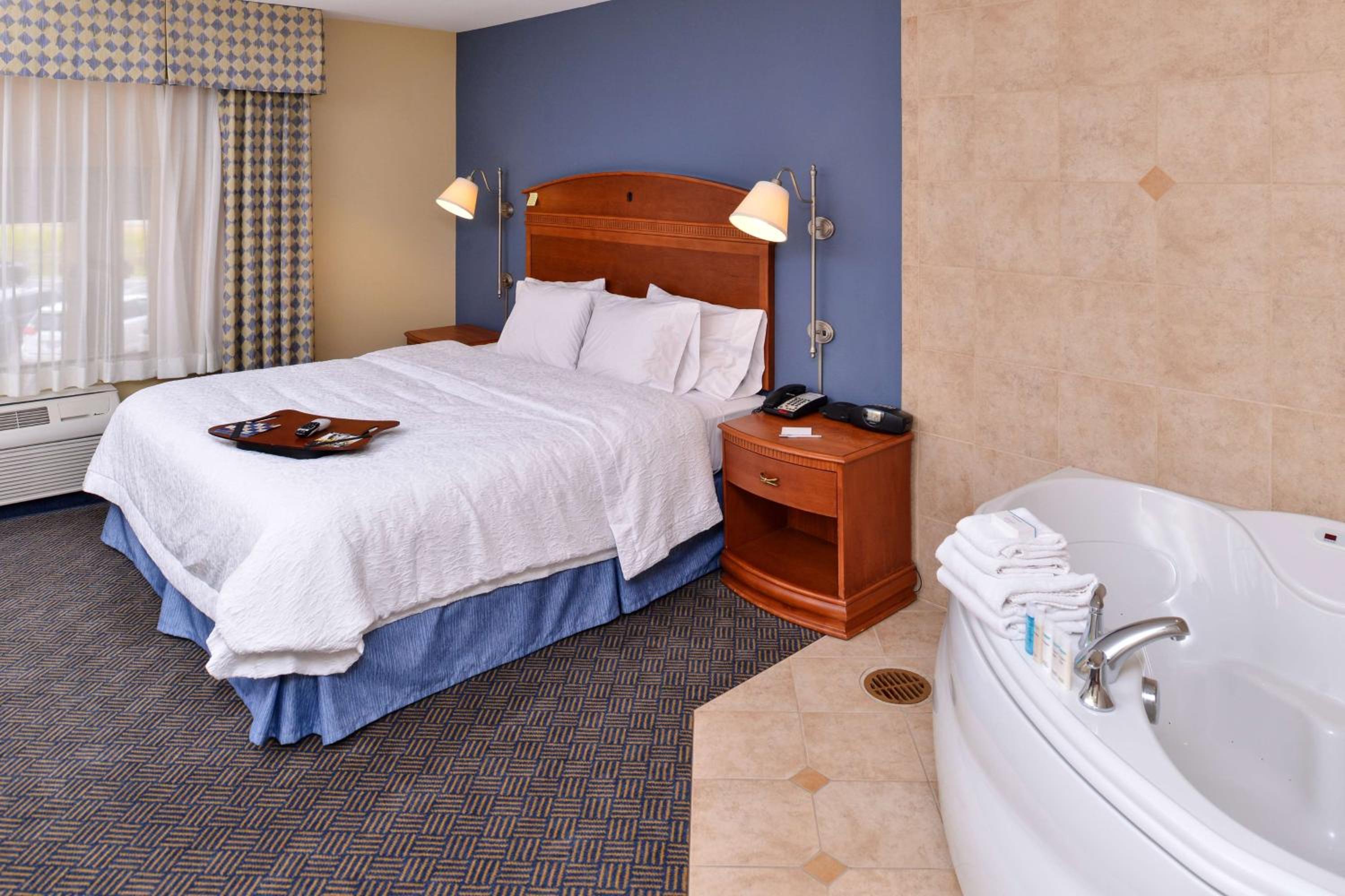 Evanston Vacations - Hampton Inn Evanston - Property Image 6