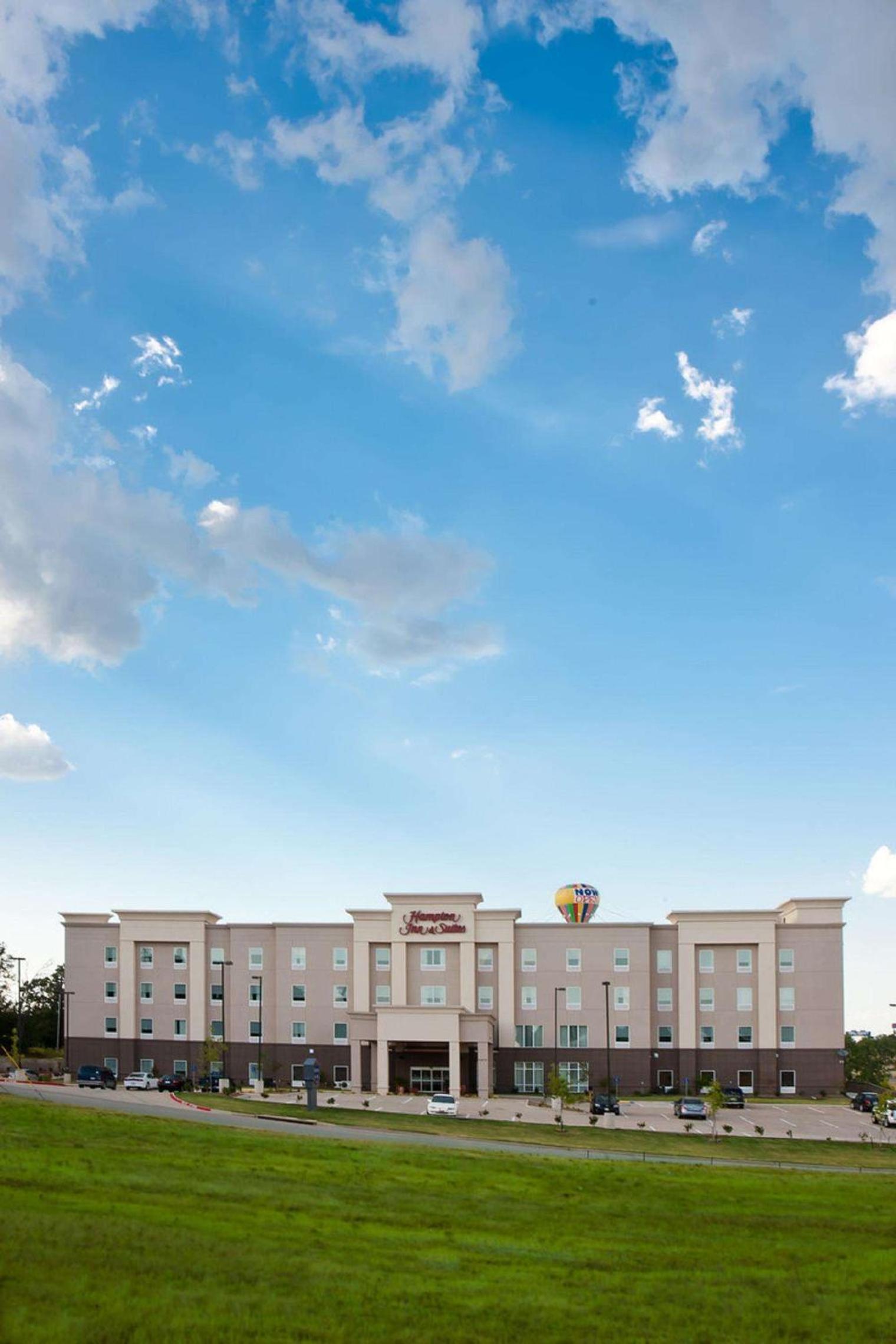 Durant Vacations - Hampton Inn  Suites Denison - Property Image 2