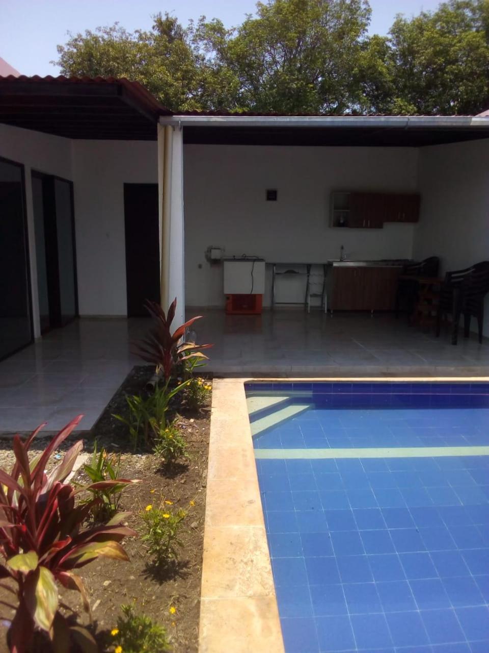 CASA CON PISCINA PRIVADA RICAURTE