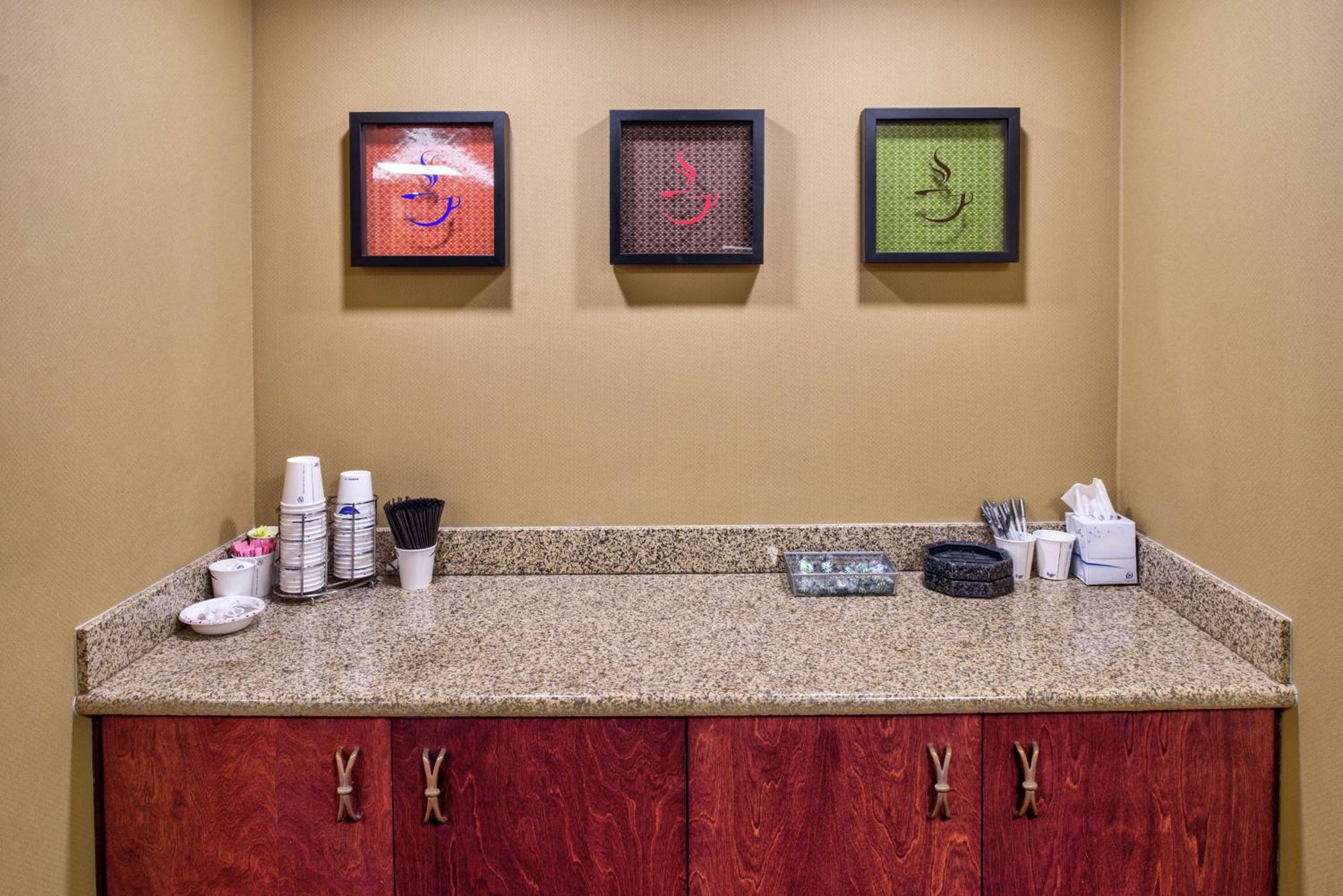 Glenwood Springs Vacations - Hampton Inn  Suites Rifle - Property Image 5