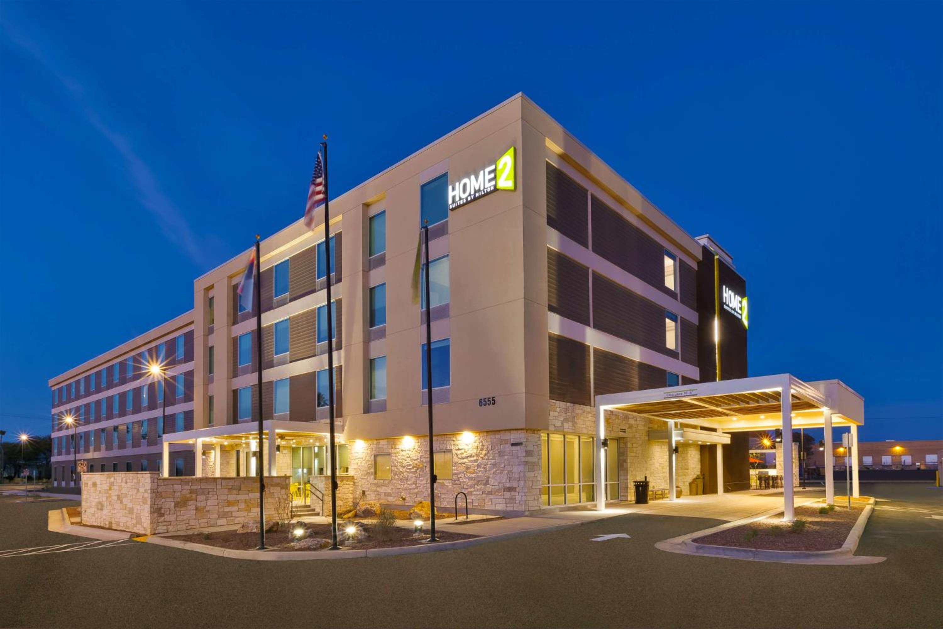 Hotel Home2 Suites By Hilton Tucson Airport, Az - Image 1