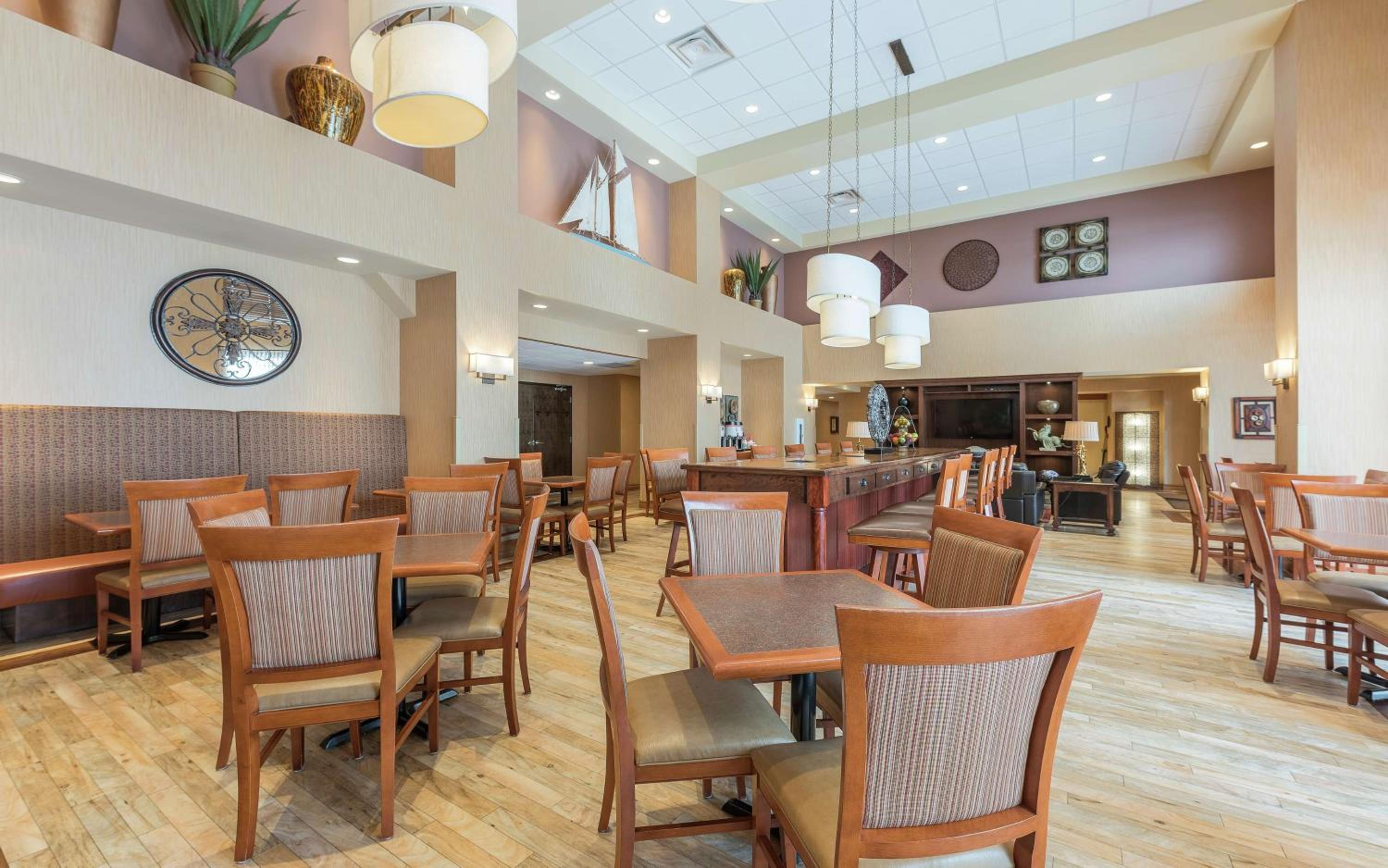 Moncton Vacations - Hampton Inn  Suites by Hilton Moncton - Property Image 4