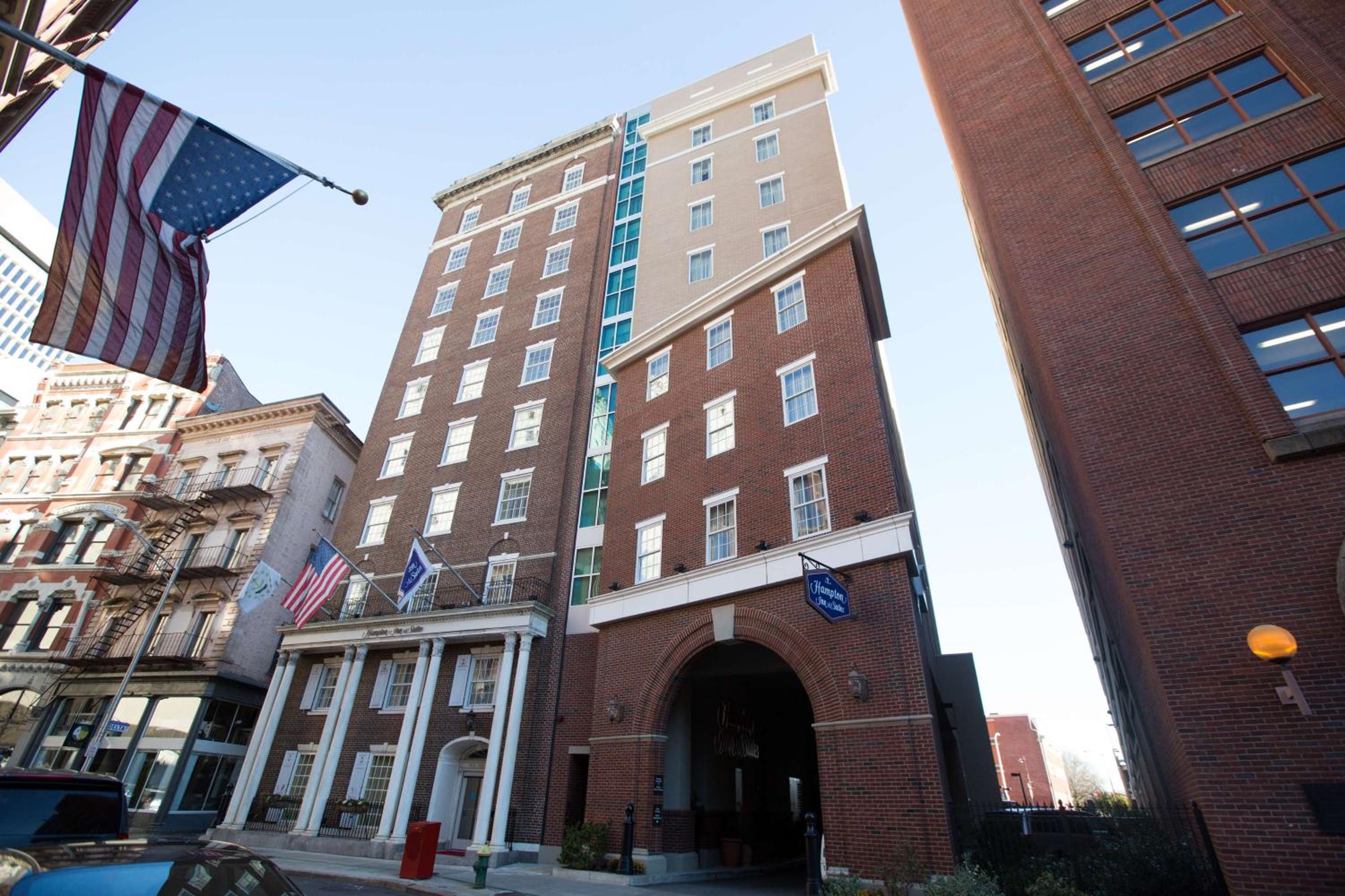 Hotel Hampton Inn & Suites Providence Downtown - Image 1