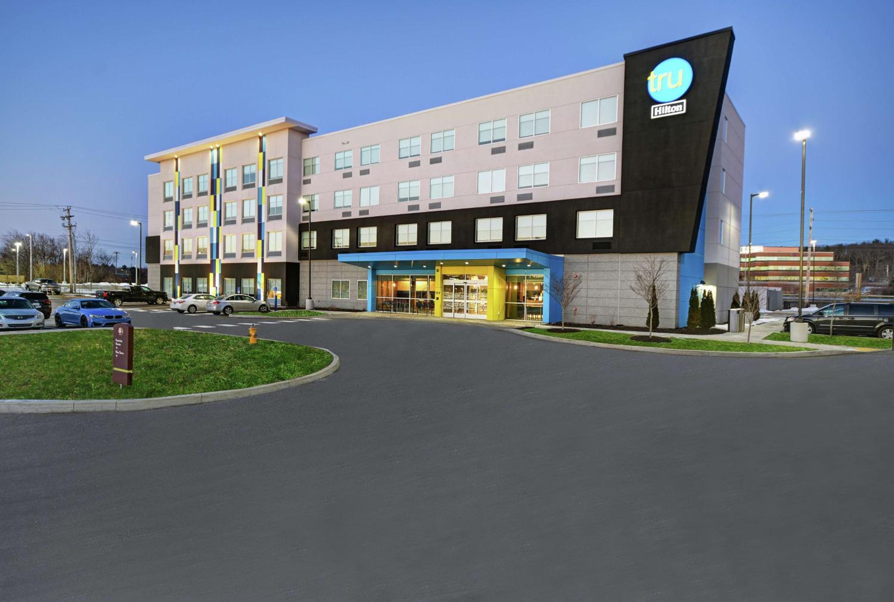 Freeport Vacations - Tru By Hilton Portland Airport Area Me - Property Image 1