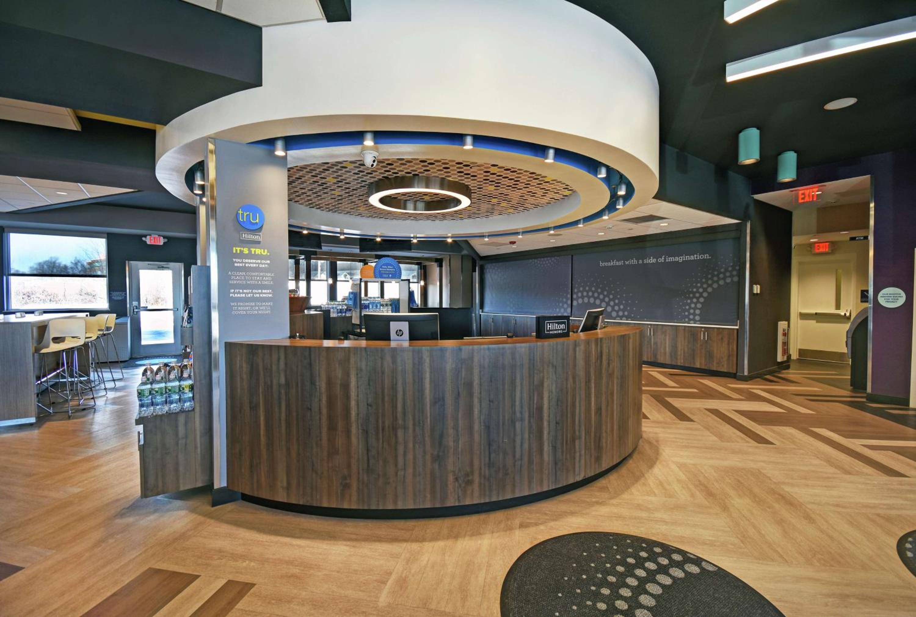 Tru By Hilton Portland Airport Area Me - Property Image 1