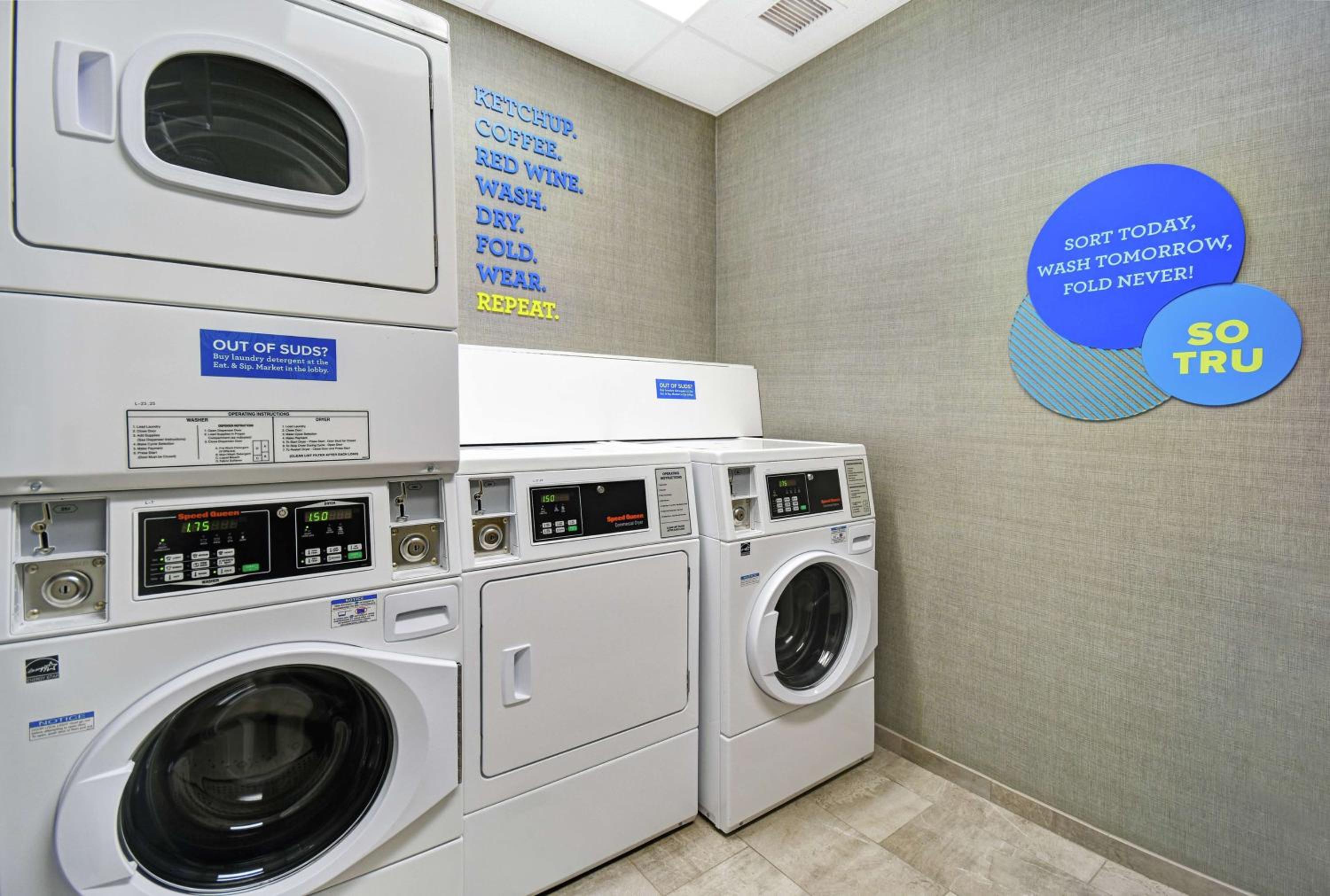 Tru By Hilton Portland Airport Area Me - Property Image 3