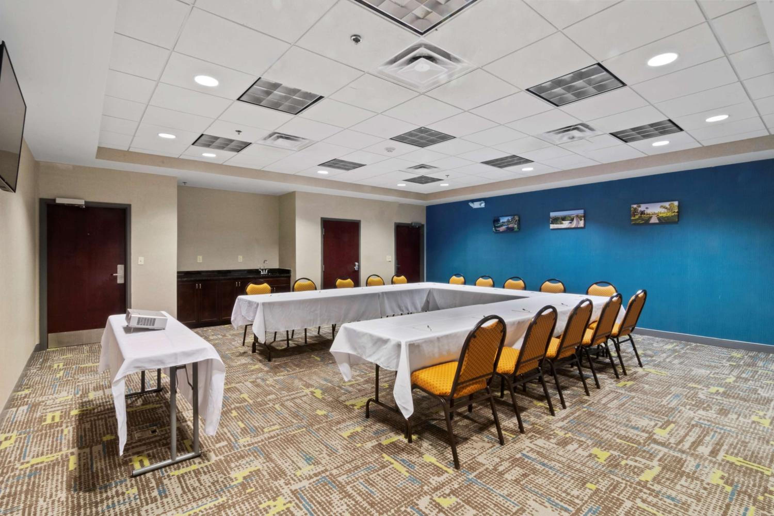 Kingsland Vacations - Hampton Inn Kingsland - Property Image 15