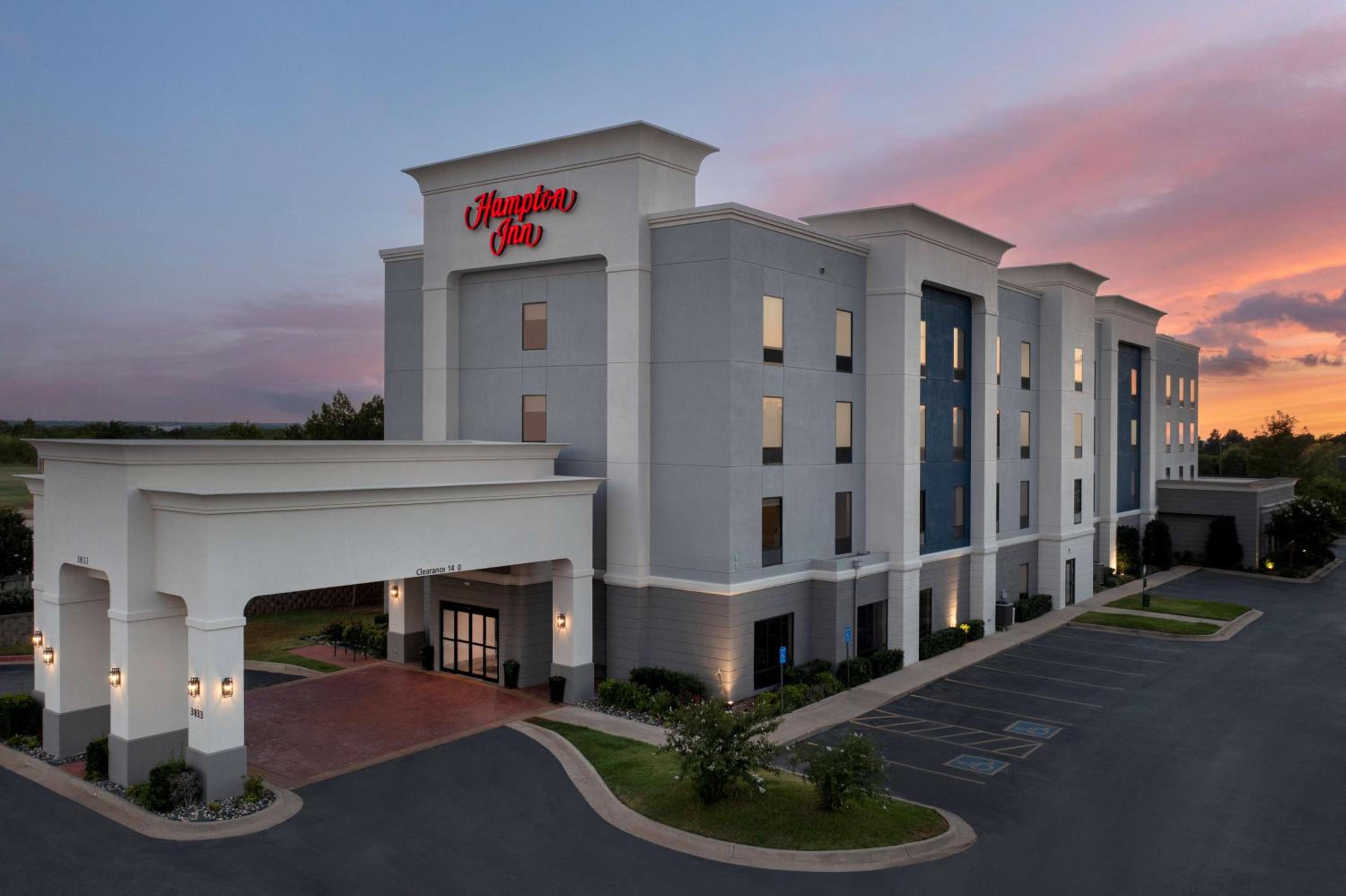 Lawton Vacations - Hampton Inn Duncan - Property Image 3
