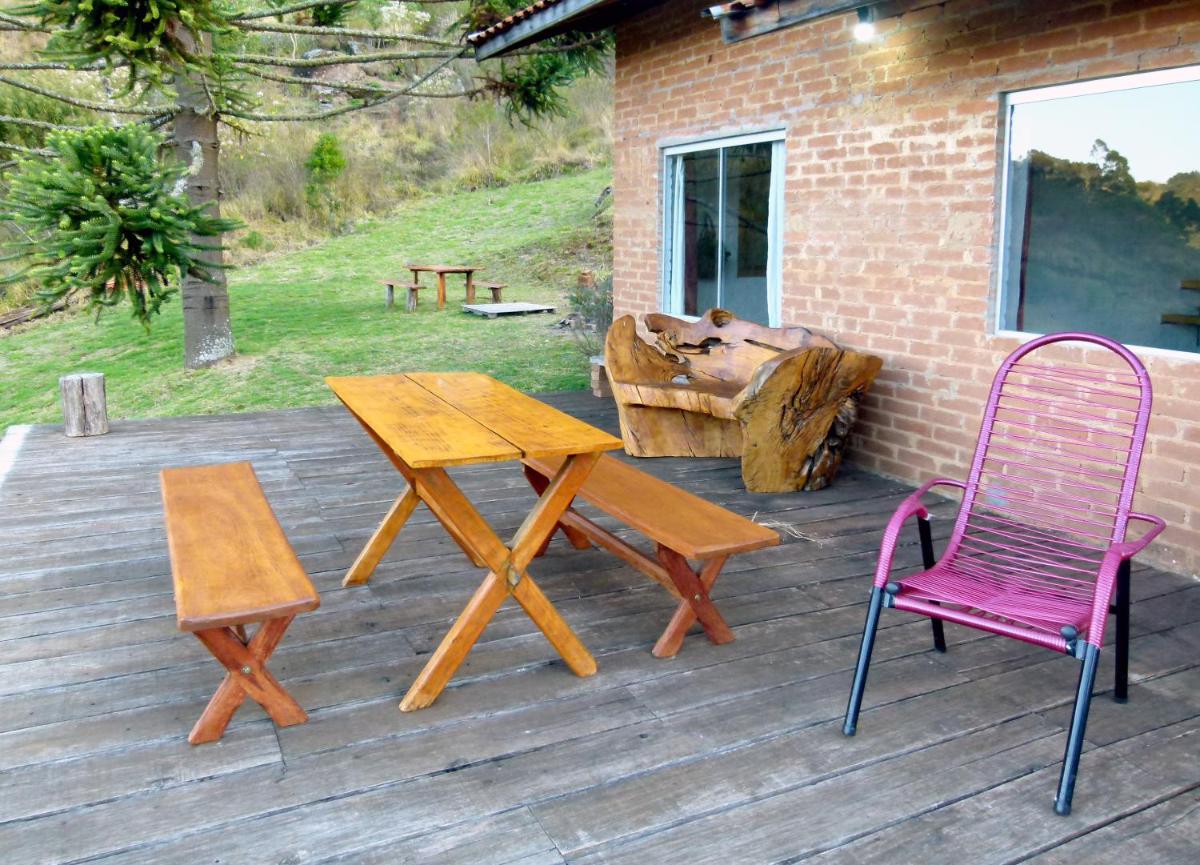 Casa ecológica na montanha com vista para o vale