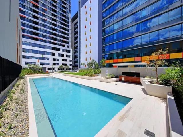 Brisbane Vacations - Private Bedroom Bathroom in Shared Inner Brisbane Apartment - Property Image 1