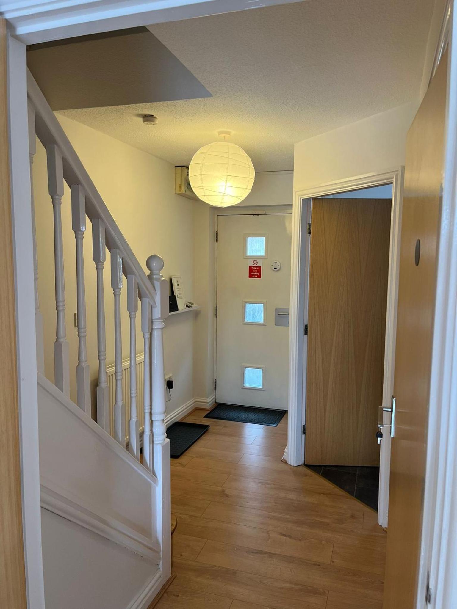 Cozy house with free parking view 4