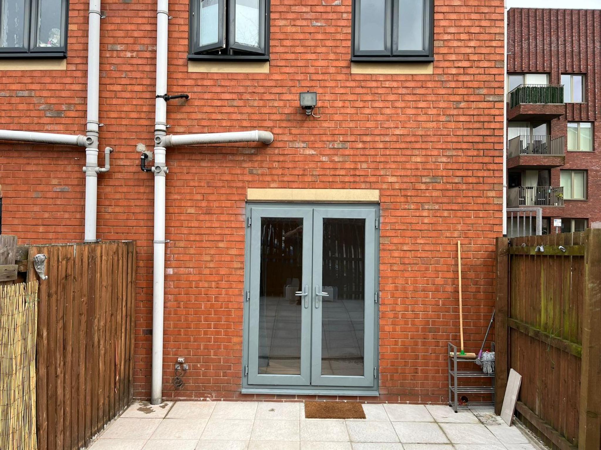 Cozy house with free parking view 5