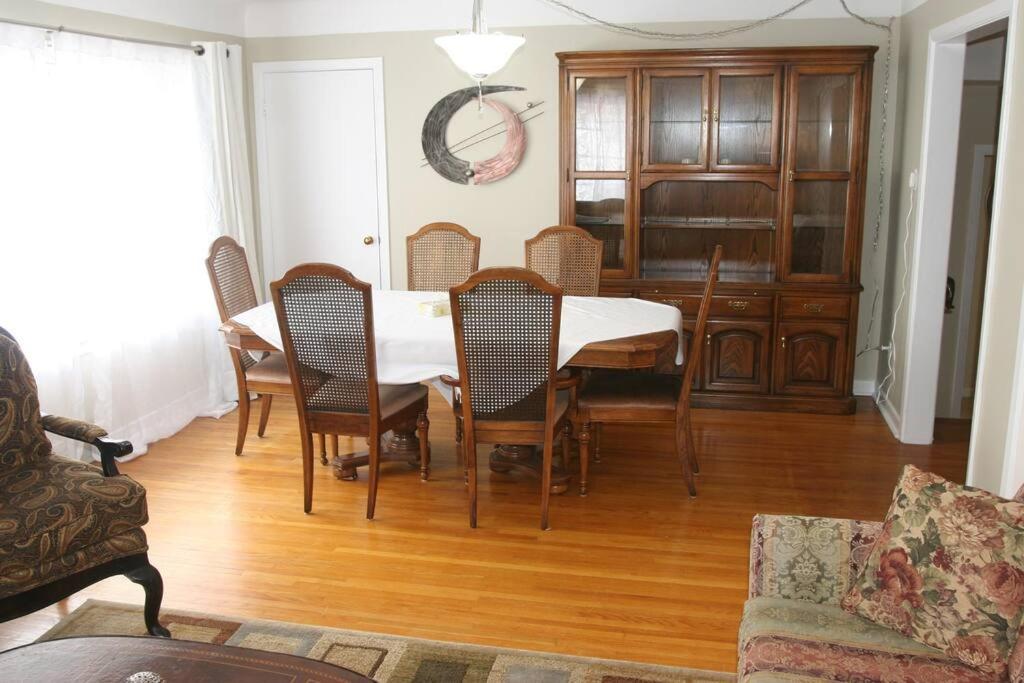 Niagara Riverview Closest to Falls, Free Breakfast Delivered Daily