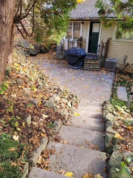 Niagara Riverview Closest to Falls, Free Breakfast Delivered Daily