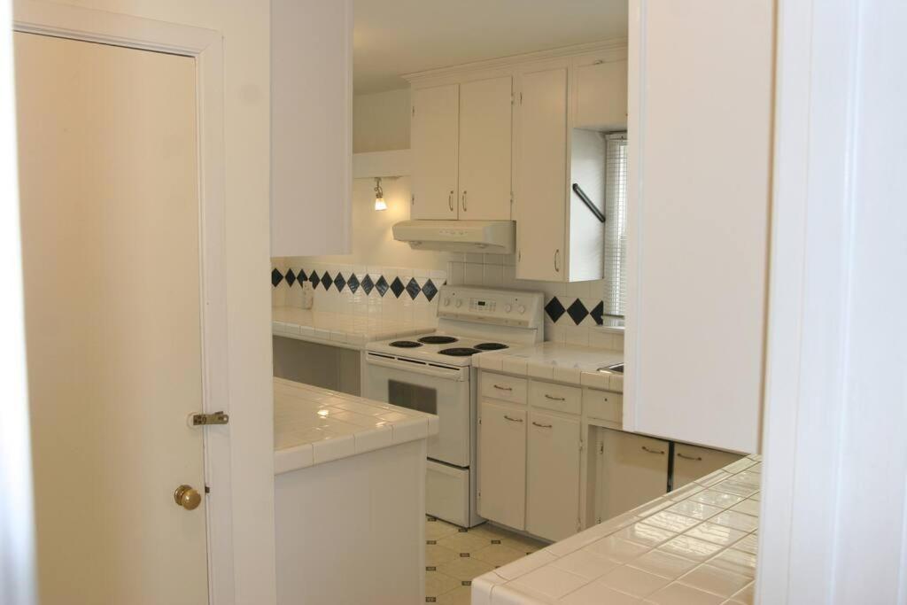 Niagara Riverview Closest to Falls, Free Breakfast Delivered Daily