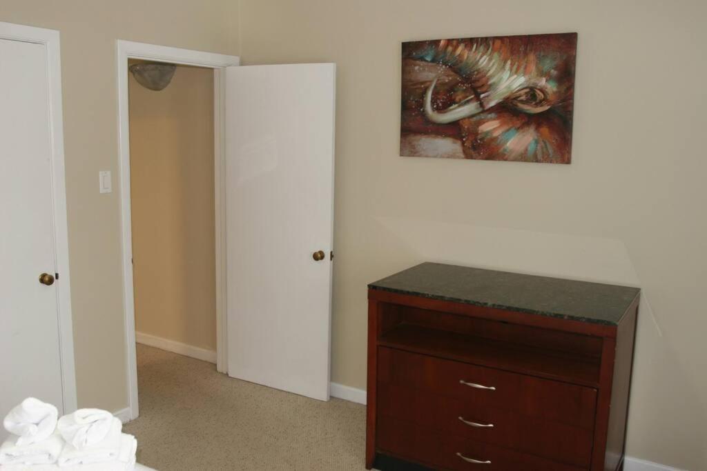 Niagara Riverview Closest to Falls, Free Breakfast Delivered Daily