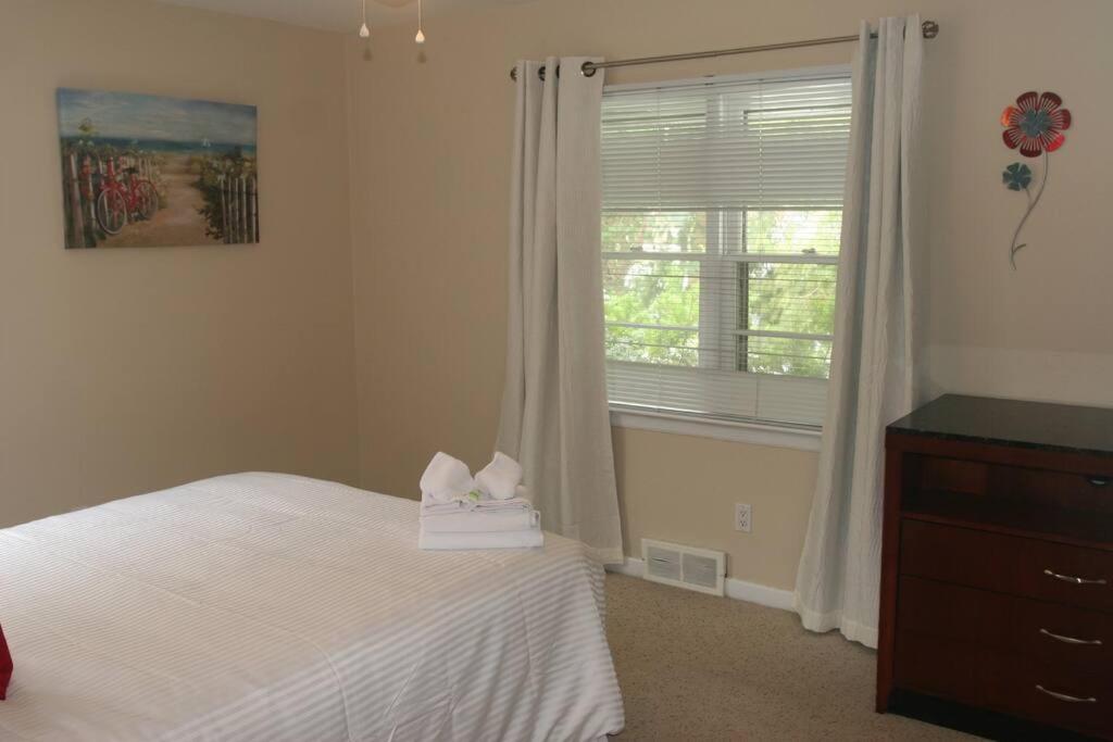 Niagara Riverview Closest to Falls, Free Breakfast Delivered Daily