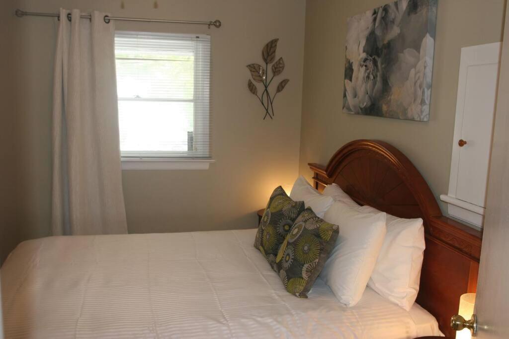 Niagara Riverview Closest to Falls, Free Breakfast Delivered Daily
