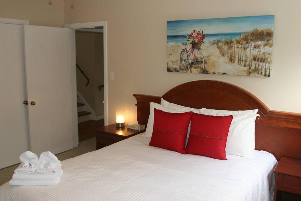 Niagara Riverview Closest to Falls, Free Breakfast Delivered Daily