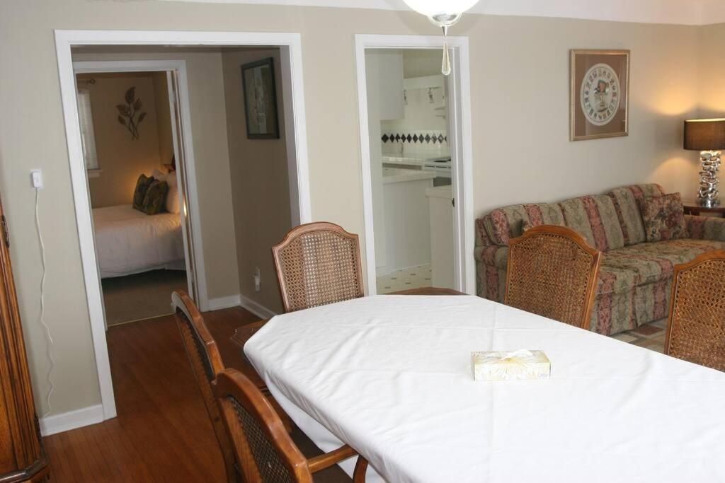 Niagara Riverview Closest to Falls, Free Breakfast Delivered Daily