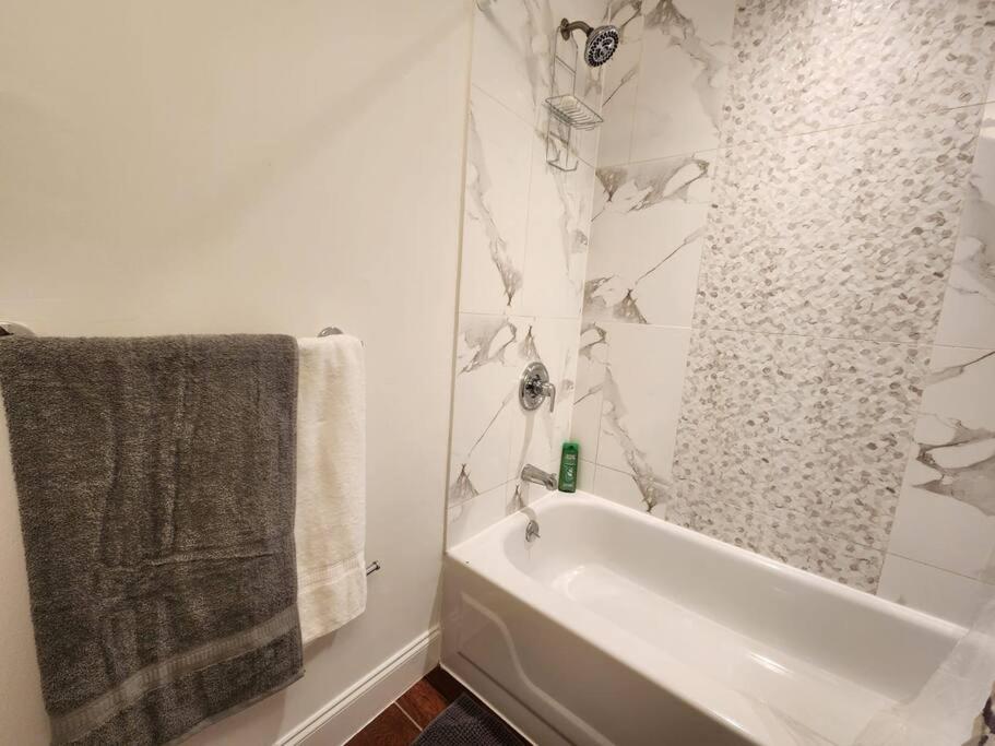 Miscellaneous Market Vacations - Deluxe Studio minutes from NYC! - Property Image 5