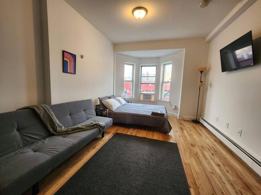 Deluxe Studio minutes from NYC! - Property Image 11