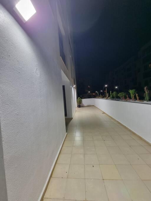 F5 -5 bedrooms Apt- Residence Hasnaoui avec parking Oran Algeria view 5