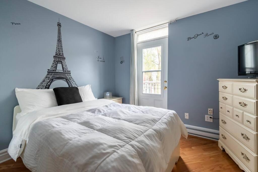 Live like a Montrealer in this 3-bedroom home!