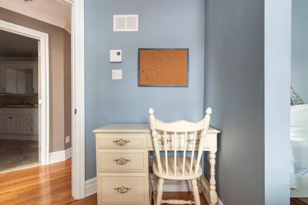 Live like a Montrealer in this 3-bedroom home!