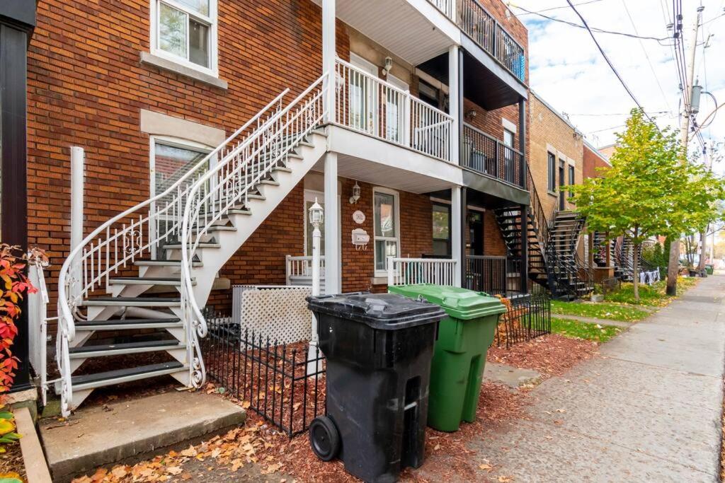 Live like a Montrealer in this 3-bedroom home!