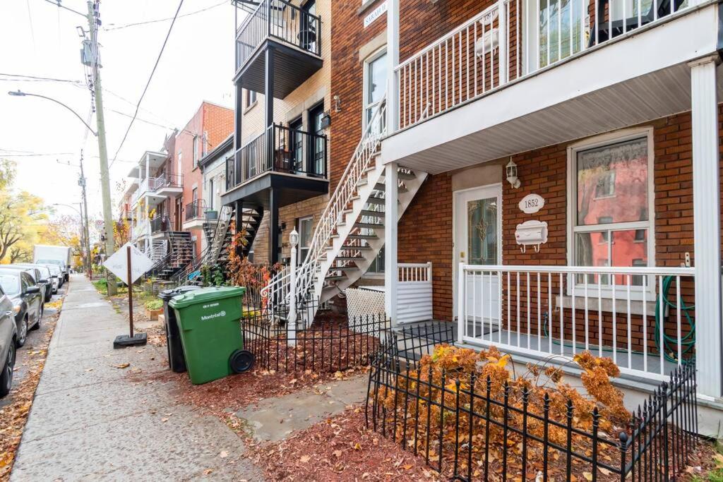 Live like a Montrealer in this 3-bedroom home!