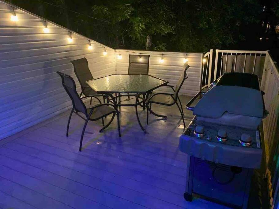 Live like a Montrealer in this 3-bedroom home!