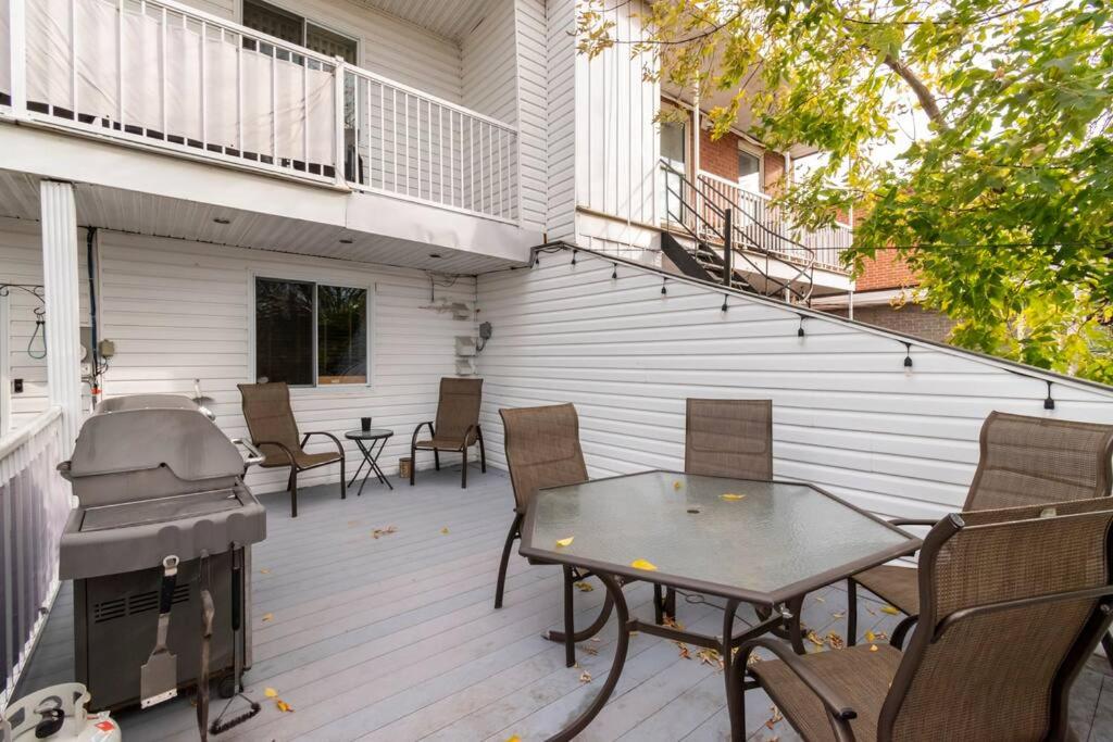 Live like a Montrealer in this 3-bedroom home!
