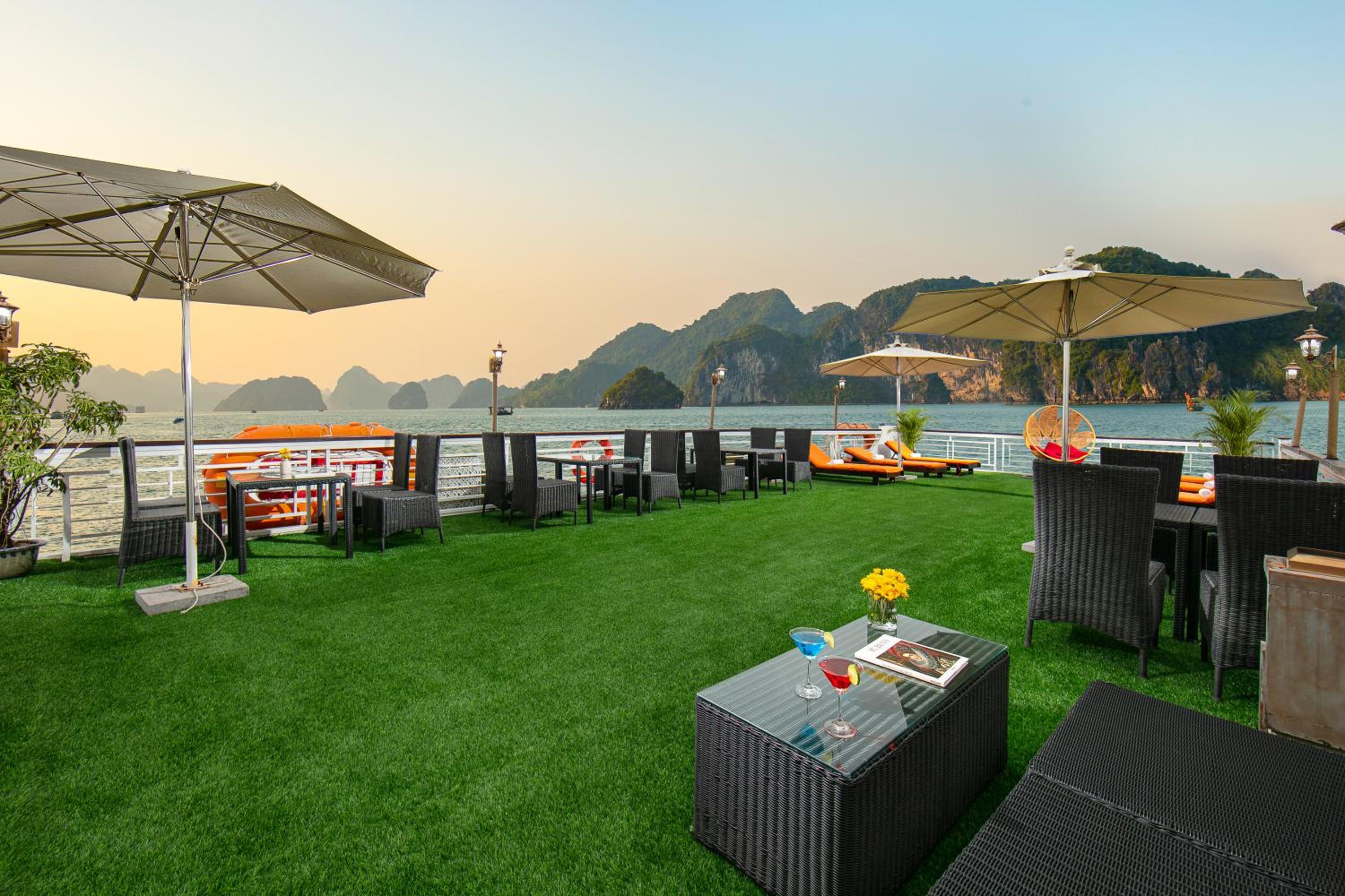Fantasea Imperial Cruise view 3