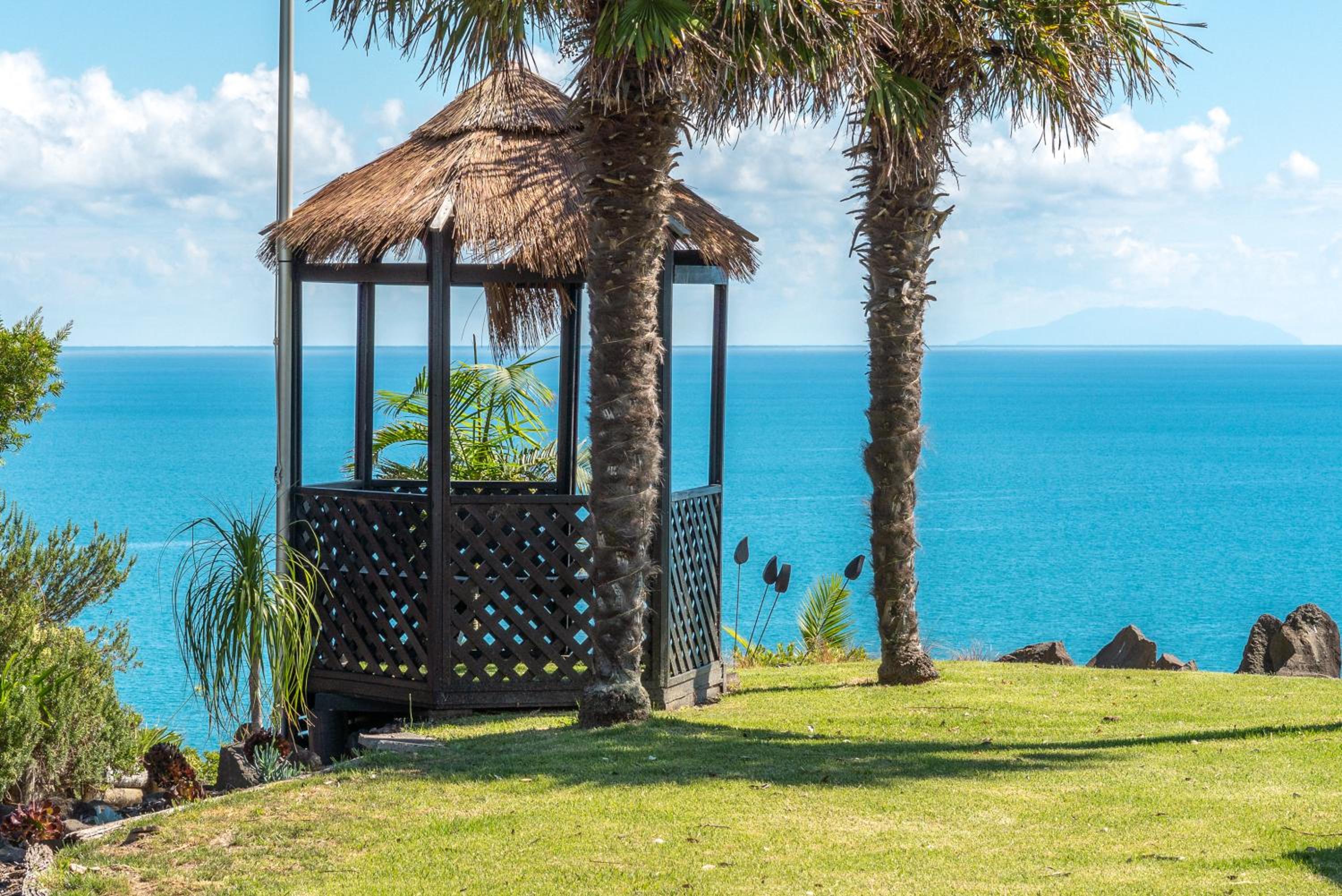 The Point Onetangi - Luxury, Ocean Views and Spa Pool view 5