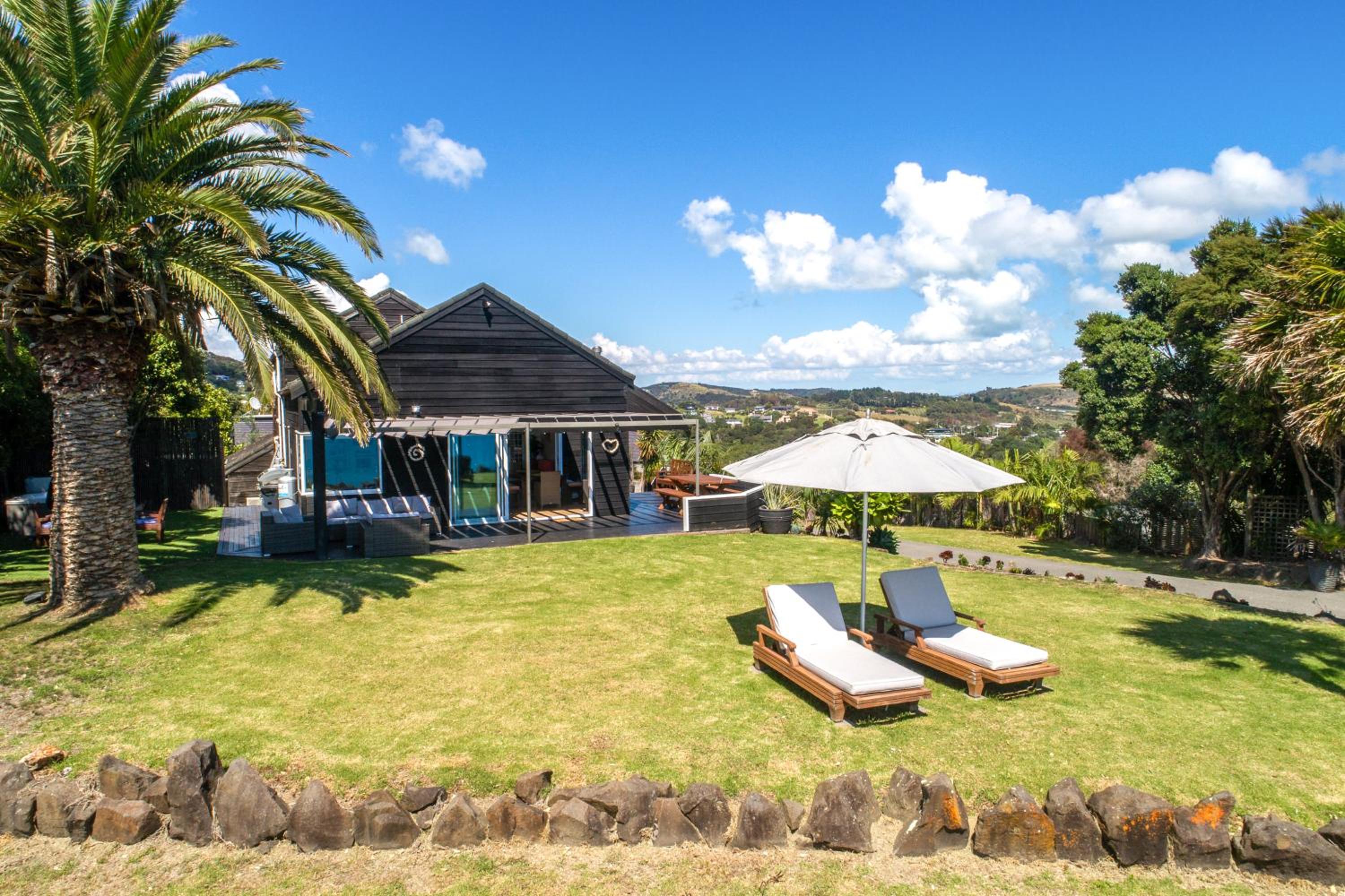 The Point Onetangi - Luxury, Ocean Views and Spa Pool view 2
