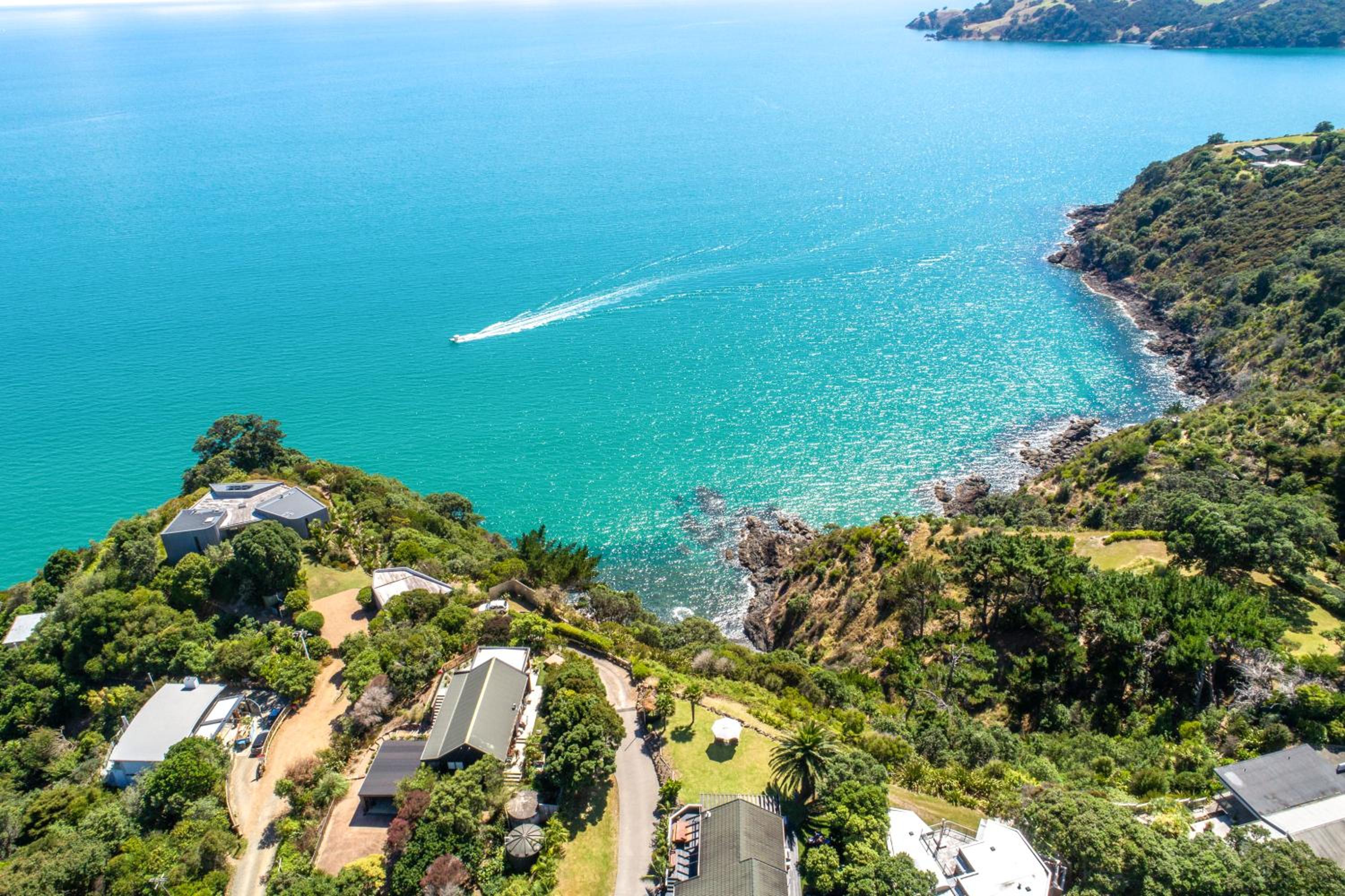 The Point Onetangi - Luxury, Ocean Views and Spa Pool view 4