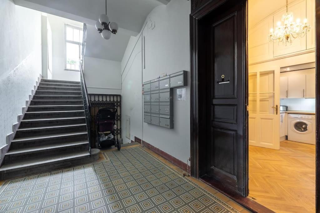 Historic Apartment in Vinohrady, Loved by Locals by EasyBNB Premium