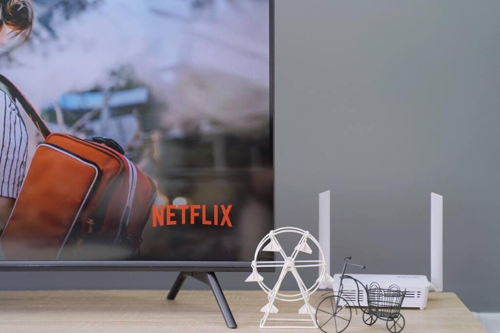 NEW UNIT_TRX VIEW_Netflix_Lrt+Mrt_3R2B_8 Pax