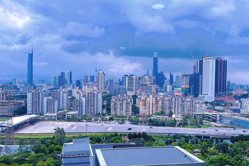 NEW UNIT_TRX VIEW_Netflix_Lrt+Mrt_3R2B_8 Pax