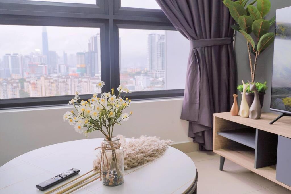 NEW UNIT_TRX VIEW_Netflix_Lrt+Mrt_3R2B_8 Pax
