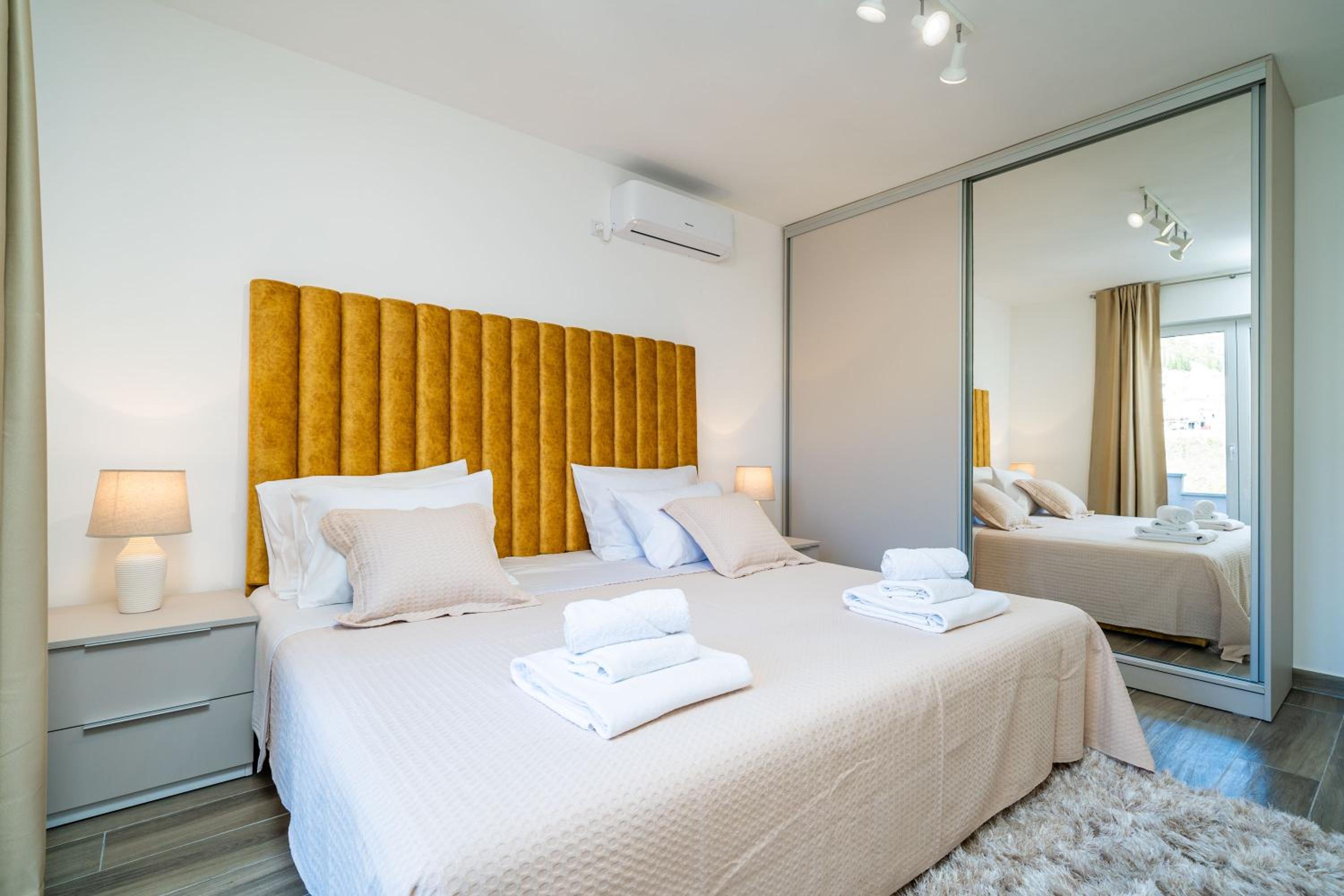 Villa Petmat - with private pool and 6 bedrooms