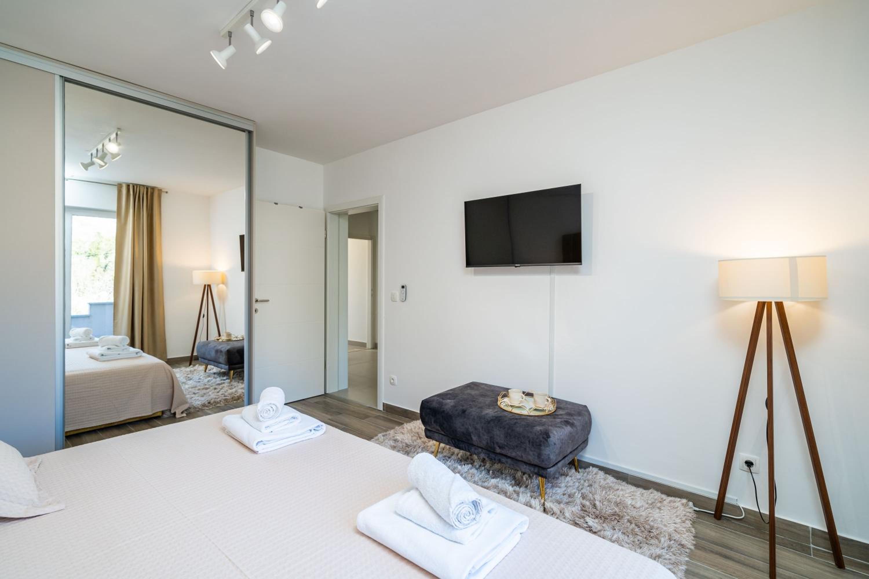 Villa Petmat - with private pool and 6 bedrooms