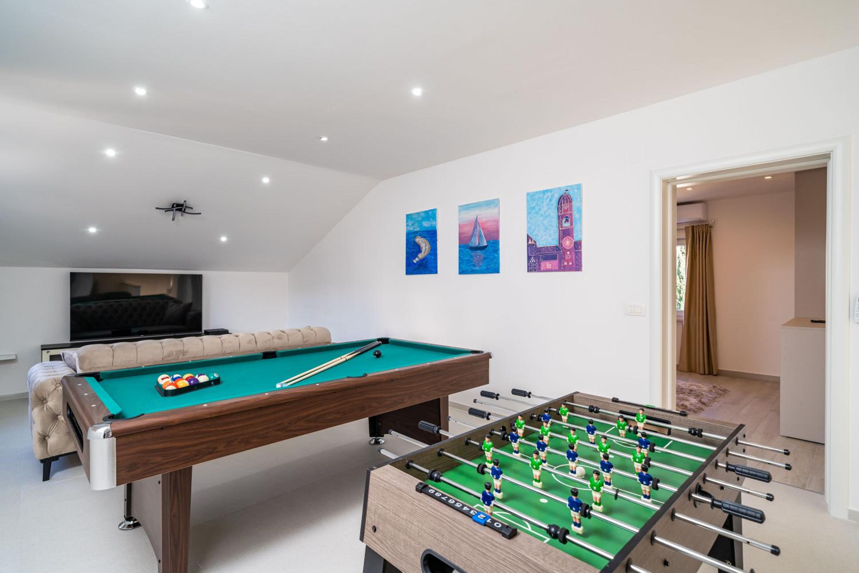 Villa Petmat - with private pool and 6 bedrooms
