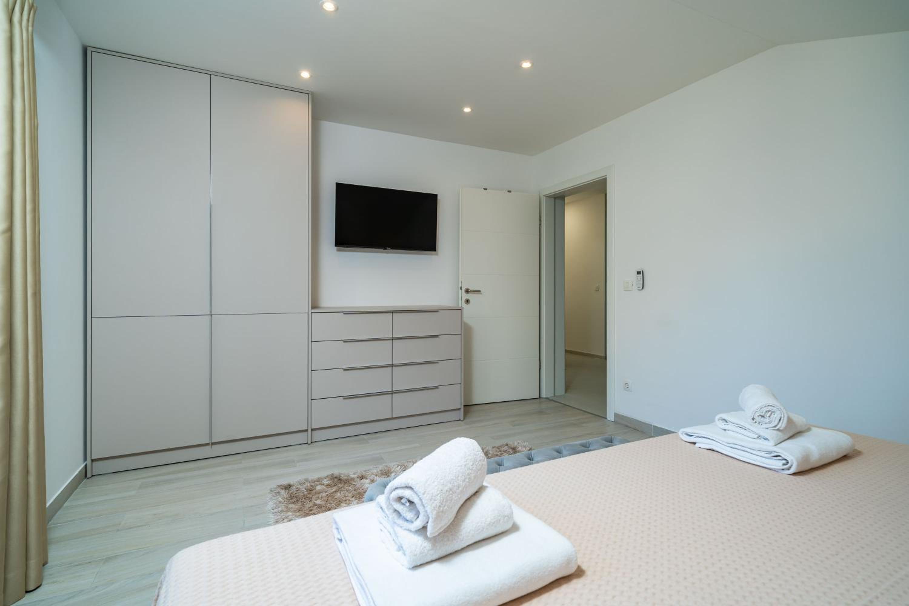 Villa Petmat - with private pool and 6 bedrooms