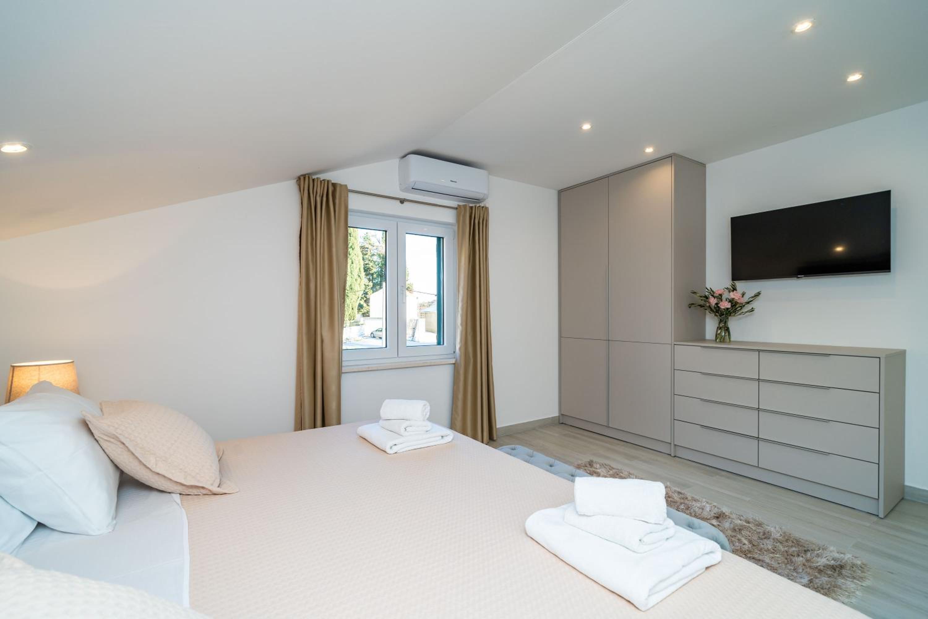 Villa Petmat - with private pool and 6 bedrooms